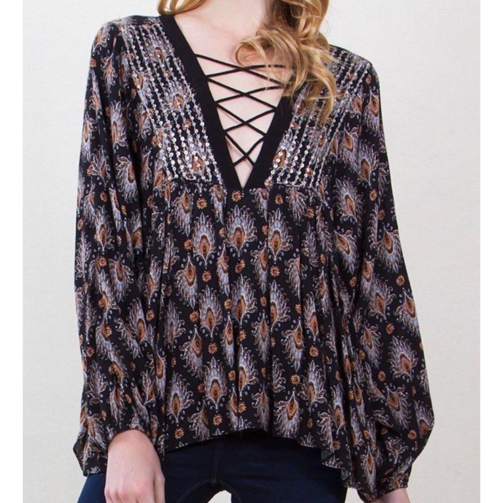 Feather print top, cross cross, beaded ✨